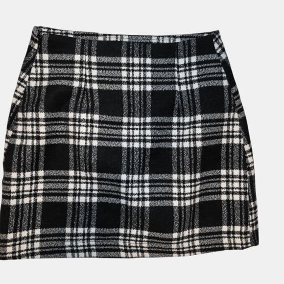 Black White Plaid Mini Skirt Women’s Classic Tartan Schoolcore Preppy - Picture 2 of 5